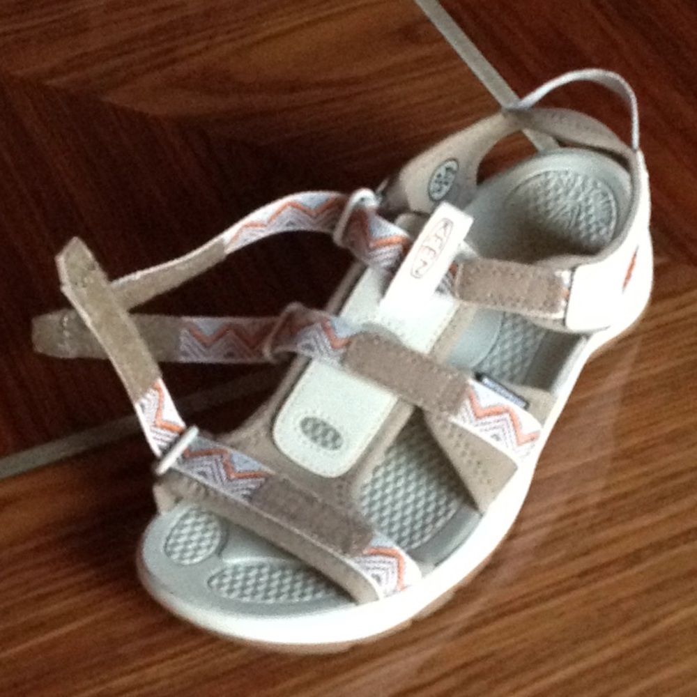 🔥 KEEN - Aztec Print Three Strap Velcro Sandals - Picture 8 of 10